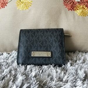 Michael Kors Jet Set Travel Logo Wallet